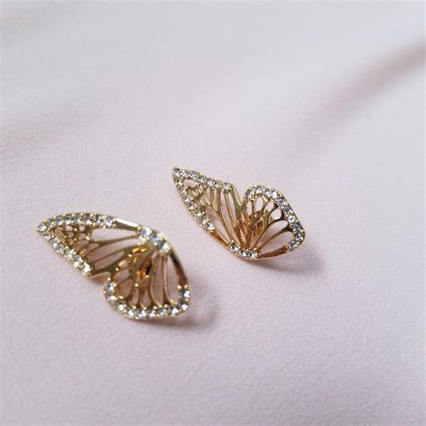 Gold Butterfly Earrings In 2021 Girly Jewelry Ear Jewelry Fashion