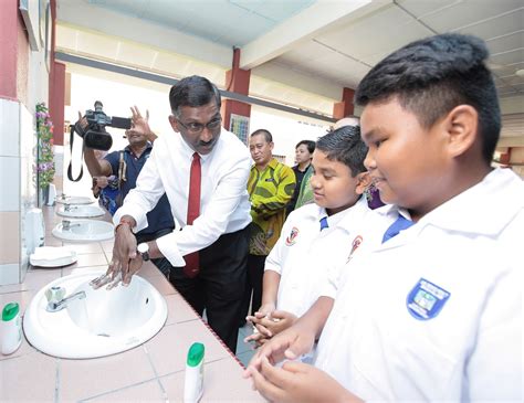 Ibu bapa perlulah mengamalkan cara hidup seperti 'aur dengan tebing' atau ' ke bukit sama di daki, ke lurah sama. Bersama Dettol: MISI KEBERSIHAN - PENGEMBARAAN ALONG MURNI ...