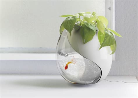 These ultra modern looking new home aquariums are just the best thing since, well… we don't know what! 15 Creative Aquariums and Modern Fish Tanks Designs - Part 5.