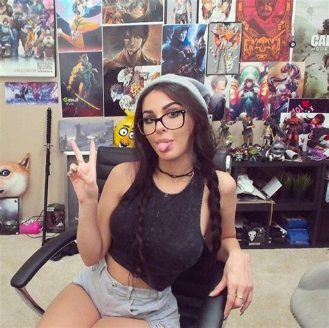 These Hot Af Pro Gamer Girls Can Play With Us Anytime Photos Sssniperwolf Women Hottest