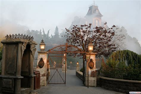 Phantom Manor With Fog At Disneyland Paris Dlrp Dlp Disney