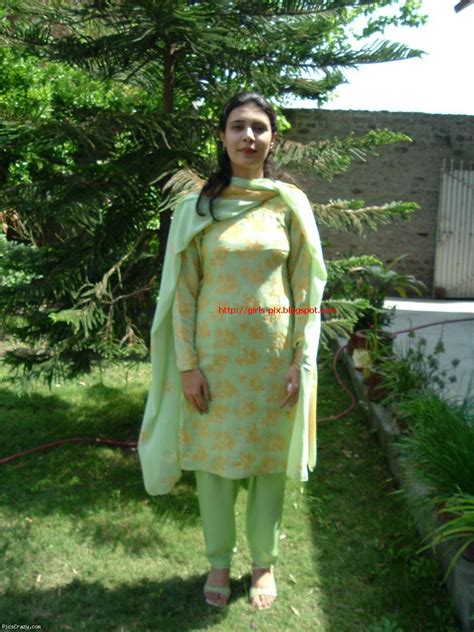 Desi Hot Girls In Shalwar Qameeez Girlzz Pixx Beautiful Pakistani Girls Hot Indian Girls