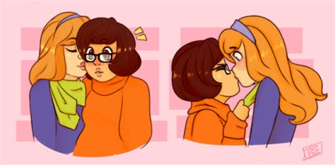 Pin By Pop Corn On Daphne X Velma Cute Lesbian Couples