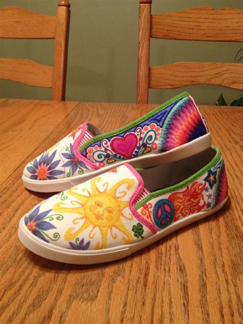 Customizing converse shoes | diy painting : DIY fun artsy design sharpie on canvas tennis shoes. Featuring colorful graphics of flowers ...