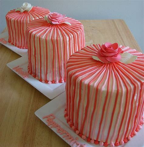 Stripes Are Royal Icing 3 Layer 6 Cakes Toffee W White Chocolate Icing Vanilla W Vanilla