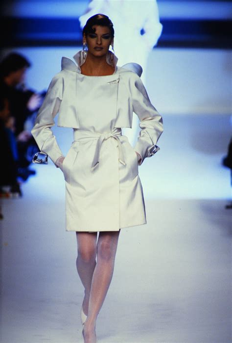 Linda Evangelista Lanvin Haute Couture Runway Show Ss 1992 Paris