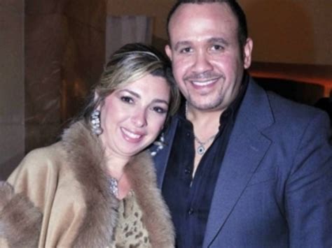 الفنانة شيماء سيف وهي ولدت عام 1988وحاصلة على كلية التجارة ودخلت مجال التمثيل عام 2013، وشاركت في عدد كبير من الأعمال الفنية ولها عدد من الأفلام مثل: فيديو.. هشام عباس وزوجته فى ضيافة شيماء سيف فى «تلاتة فى ...