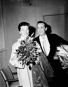 Find out about howard hughes & katharine hepburn affair, joint family tree & history 09.07.2020 · she was hollywood star katharine hepburn and he was eccentric entrepreneur howard hughes. Katharine Hepburn - Wikipedia