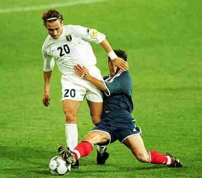 La france et l'italie avant la finale de l'euro. France 2 Italy 1 in 2000 in Rotterdam. Bixente Lizarazu ...