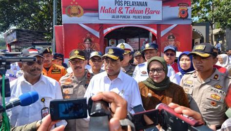 Saya mau cerita pengalaman malam pertama sahabat saya sewaktu sma dina, yang menikah dengan seorang menurut keterangan dina, saat itu ia masih perawan, jadi agak gugup menjalani malam pertamanya. Puncak Terapkan Car Free Night Saat Malam Tahun Baru, Ini ...