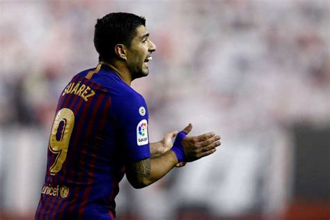 برشلونة يقدم عرضا جديدا للاعبه لويس سواريز للرحيل عن كامب نو المصري