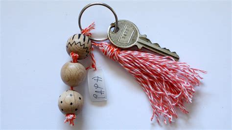 Tuto Diy Un Porte Clés à Offrir En Cadeau à La Maîtresse Ou Au Papa