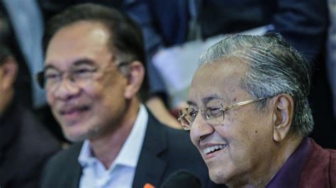 Dalam sidang ini, saya akan menjawab semua soalan yang telah diajukan kepada saya menerusi email [email. LIVE Sidang media selepas mesyuarat Majlis Presiden ...
