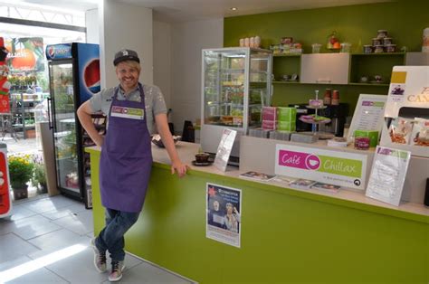 Mit dem könig von mallorca vor millionenpublikum auf einer bühne stehen, das hätten die beiden. Die Cafés der Stars
