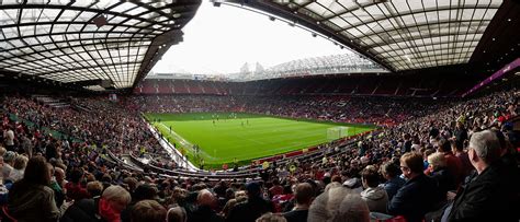 10 Biggest Football Stadiums in England | betHQ