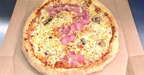 Order pizza and food for delivery or carryout from domino's in hawaii. Domino's fan proposes with a Hawaiian pizza - and his ...