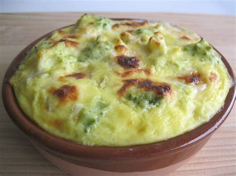 Come si prepara, quali sono gli ingredienti e come si presenta a tavola. Ricette sfiziose dei broccoli al forno