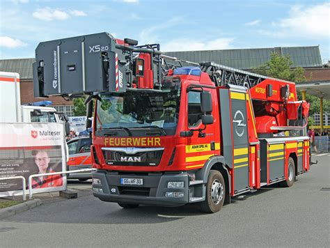 Sie kennt das haus, die … MAN TGL DLK 23/12 der Adam Opel AG, Rüsselsheim Foto ...