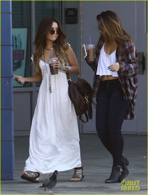 Vanessa Hudgens Sunday With Sister Stella And Sammi Hanratty Photo 2953168 Sammi Hanratty