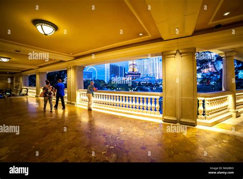 Covered Walkway From The Bellagio To The Strip Las Vegas Narvarda U