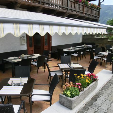 Von dort folgst du dem schmalen, teilweise extrem steilen weg zur kochelbergalm und dann bis zum parkplatz der hausbergbahn. Willkommen - Hotel & Restaurant am Hausberg - Garmisch ...