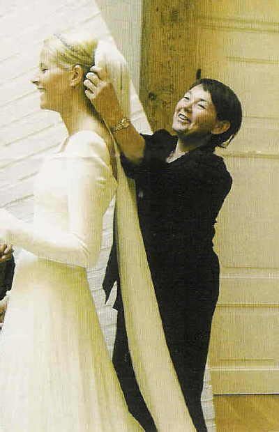 August 2001 vor den traualtar, um dem norwegischen kronprinzen haakon das jawort zu geben. Pin von Sólbjørg Lindenskov Magnussen auf Royal wedding ...