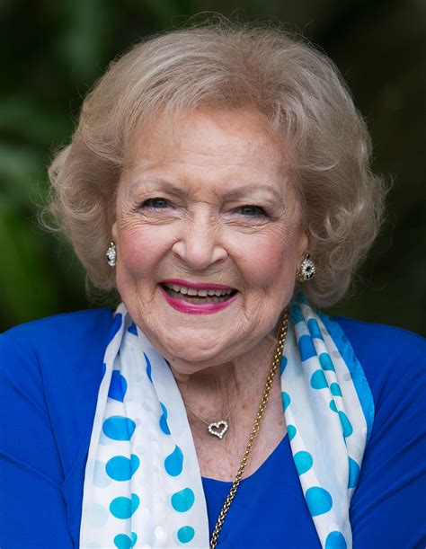 Betty White To Celebrate 99th Birthday With Hot Dogs And French Fries