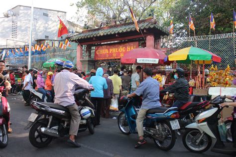 Theo ý kiến chuyên gia, lễ cúng vía thần tài năm tân sửu 2021 nên được tiến hành vào các khung giờ buổi sáng. Nghẹt thở đi cúng vía Thần Tài ở ngôi chùa ông Obama từng ...