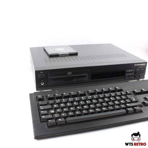 Cdtv — commodore cdtv mit zubehör im märz 1991 stellte die firma commodore ihre neuentwicklung cdtv (commodore dynamic total vision) auf der winter ces las vegas öffentlich. Commodore CDTV m. tastatur, CD Caddy og Kickstart switch