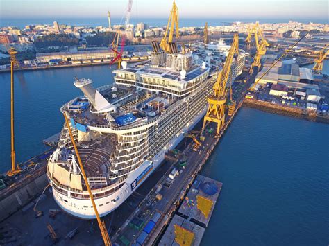 Photos Of Royal Caribbeans Oasis Of The Seas In Dry Dock