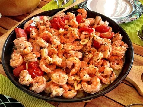 Gulung salah satu sisi telur, kemudian olesi bagian wajan yang. 3 Kreasi Resep Udang Bakar Praktis yang Lezatnya Gak Nahan ...