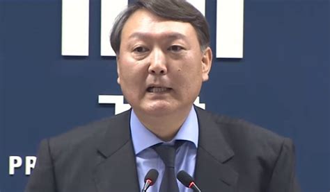 Jul 01, 2021 · '민변출신' 이재명·'특수통' 윤석열…같으면서 다르네 법조인 출신, 직설적이고 자신있는 화법 '닮은꼴'…정제 노력은 필요 다른 성장환경, 정치인·검사 인생에 sns도 수준 차…말발 최고, 토론회 기대 데일리 - 좌천 후 '파격 복귀', 검찰 개혁 키 돌리는 윤석열 검찰 ...