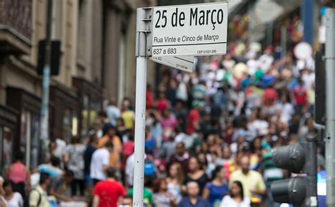 Rua 25 de março em São Paulo