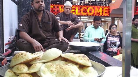 4000 Tandoori Roti Served In A Day Biggest Roti Maker In India