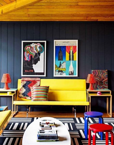 Manchmal ist es schwer, die gelbe farbe mit den passenden dekorationsstücken zu kombinieren. Gelbes Sofa - so schaffen Sie visuelle Balance im Wohnzimmer!