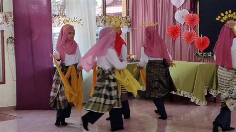 Sesiapa sahaja yang memandang pasti akan terpikat. Puteri Santubong Puteri Sejinjang - YouTube
