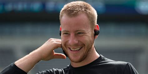 Carson wentz said he'd give up his game check to a rookie. Carson Wentz was once caught watching game film during ...