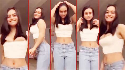 Ajay Devgans Daughter Nysa Devgan Showing Her Dance Moves On Bollywood