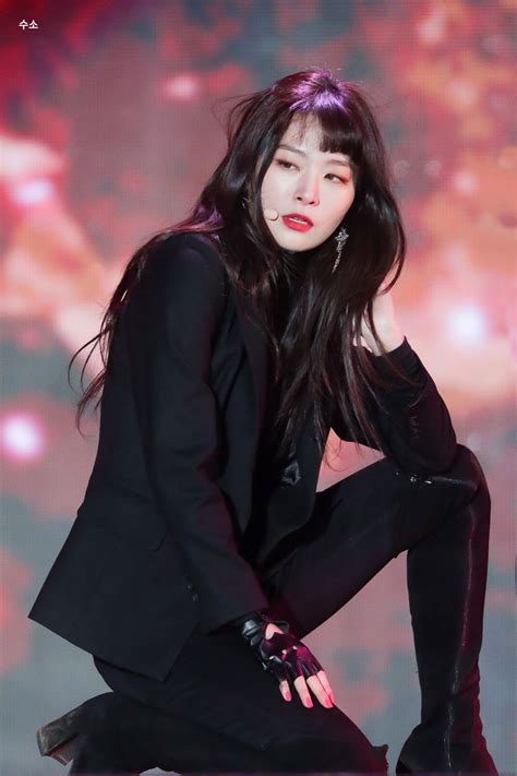10 Photos That Prove Black Is The Sexiest Color On Red Velvet Seulgi Seulgi Garotas Imagens