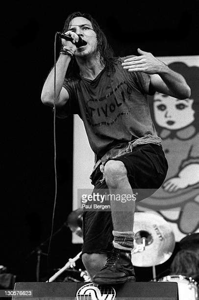 Pearl Jam 1992 Photos And Premium High Res Pictures Getty Images
