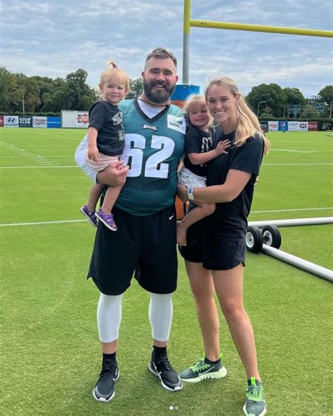 NFL player Jason Kelce and his wife invite special guest to Super Bowl