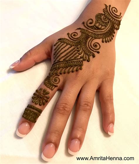 The difference between the two lies in the design. TOP 10 BEAUTIFUL HENNA DESIGNS FOR INDIAN RAKSHA BANDHAN ...