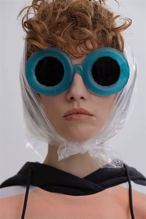 Pin By Du Zhiyong On 2019 New Girl Glasses Fashion Fashion Photography Editorial Funky Glasses