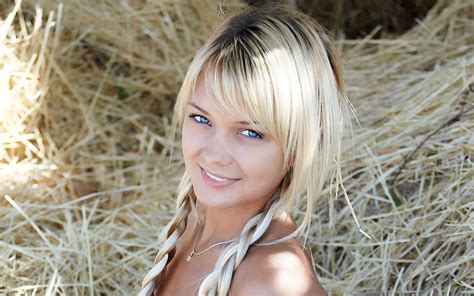 Up Blue Eyes Outdoors Smiling Faces Lada Paglia Wallpaper X