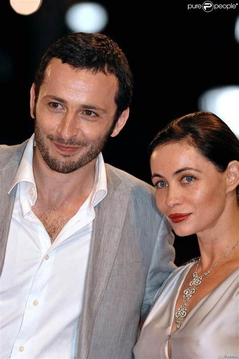 Als tochter von vater guy béart und mutter geneviève galéa erlangte sie im jahr 2021 als schauspielerin berühmtheit zum beispiel für manon des sources, a french woman. Épinglé sur Emanuelle Beart