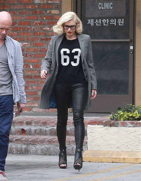 Gwen Stefani Casual Style Acupuncture Clinic In Los Angeles Feb