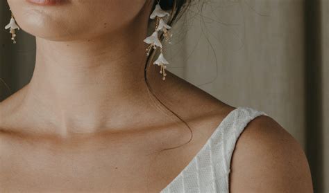 How To Choose Bridal Earrings To Suit Your Neckline Tania Maras