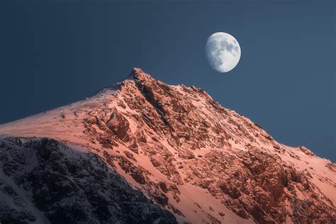 Moon Over Mountain Top With Alpenglow Norway Lofoten 1920x1280