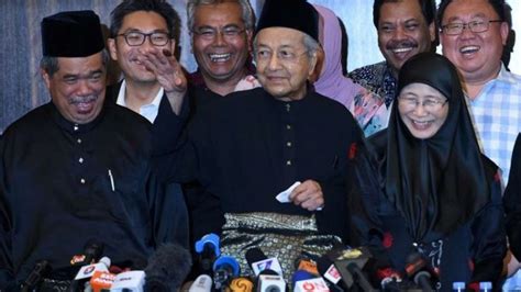 Check spelling or type a new query. 100 Hari Pertama Jabat Perdana Menteri Malaysia, Mahathir ...