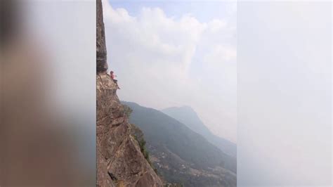Perbandingan dengan puncak tertinggi di luar asia yaitu gunung aconcagua, di pegunungan andes dengan kisaran sekitar 6.961 meter (22.838 kaki) di atas permukaan laut. Mencoba Via Ferrata yang Menguji Adrenalin di gunung ...